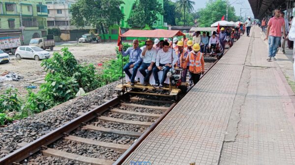 रेलवे संरक्षा आयुक्त ने टिकियापाड़ा से हावड़ा के बीच चौथी लाइन का किया निरीक्षण