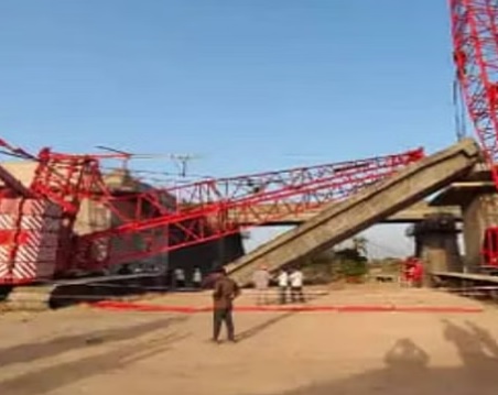 RATLAM : निर्माणधीन रेलवे ब्रिज पर क्रेन टूटी, गार्डर गिरने से दो लोग