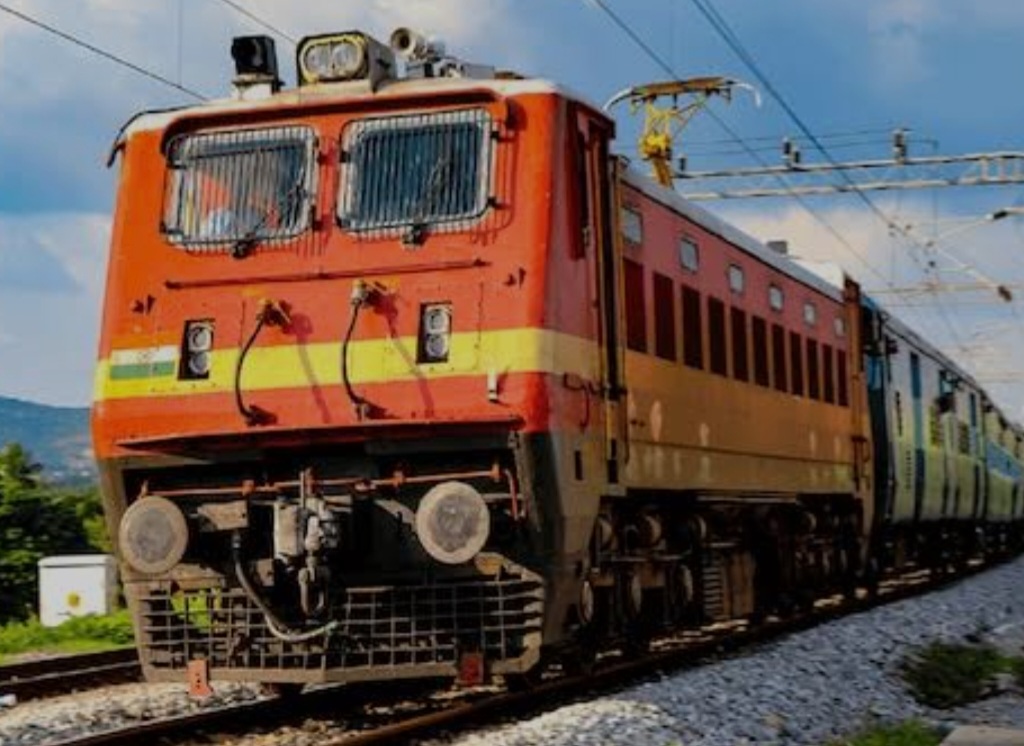 Train Alert: आज रांची-हावड़ा डायवर्ट, चक्रधरपुर-गोमो आद्रा तक जायेगी; पढ़ें अन्य ट्रेनों की क्या है स्थिति?