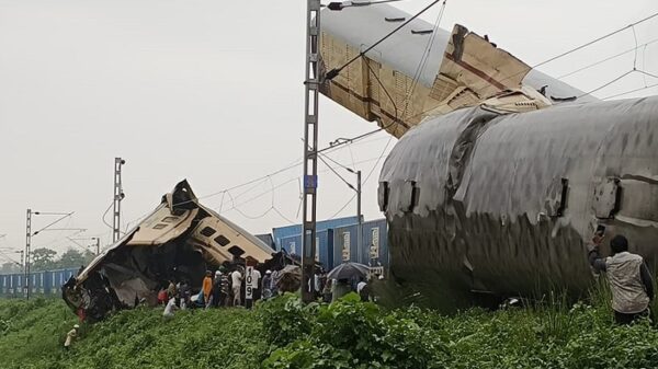 West Bengal Train accident : मृतकों के परिजनों को दो-दो लाख, घायलों को 50,000 रुपये देने का ऐलान