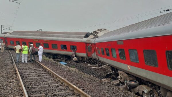 हावड़ा-मुंबई मेल हादसा : पहले से बेपटरी मालगाड़ी में 120 की रफ्तार से टकराई मुम्बई मेल ट्रेन