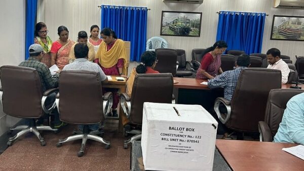 Railway Urban Bank Election : कोलकाता हाईकोर्ट से हरी झंडी मिलते ही मतदान शुरू, मोर्चे पर डटे नेता