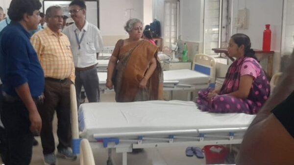 SER/GM ने खड़गपुर मंडल रेलवे अस्पताल में मरीजों से ली सुविधाओं की जानकारी