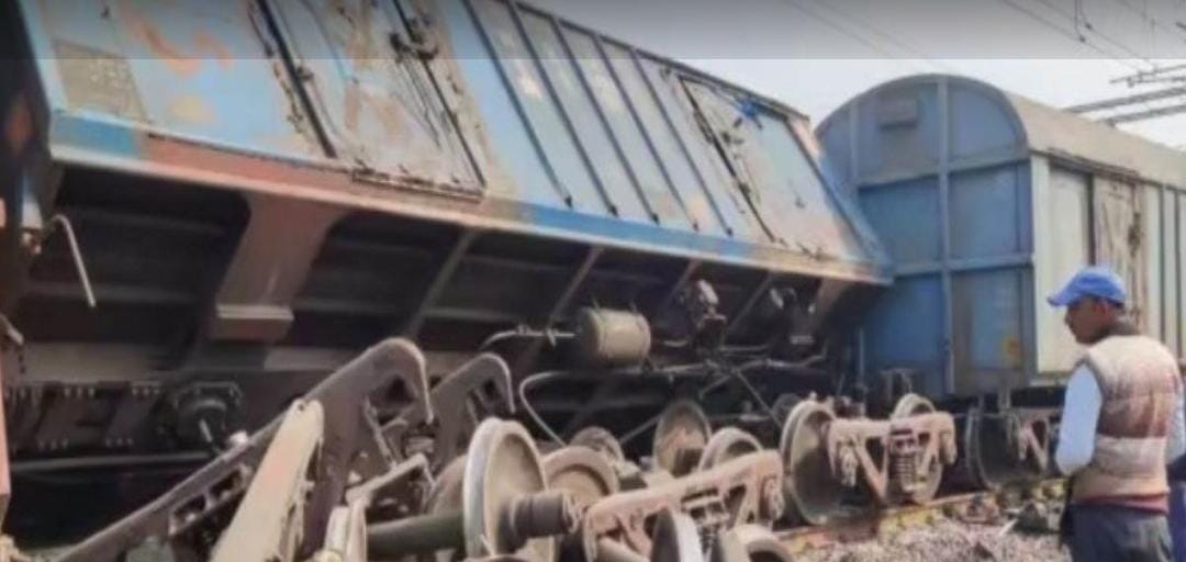 Good's Train derailed : पश्चिम बंगाल के न्यू जलपाईगुड़ी में अब मालगाड़ी बेपटरी, कोई हताहत नहीं