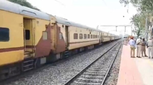 Punjab: ट्रेन में बम की धमकी, सोमनाथ एक्सप्रेस को पंजाब के फिरोजपुर में रोका गया