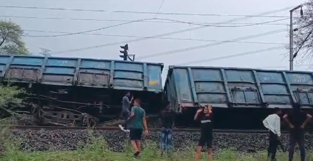 हादसों की रेल : अब दमोह में पटरी से उतरी मालगाड़ी, जनहानि नहीं, दोनों लाइन से परिचालन ठप