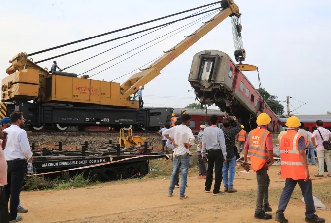 Mumbai Mail Accident : हावड़ा-मुंबई मार्ग पर 60 घंटे बाद सामान्य हुआ रेल परिचालन, सीआरएस इंक्वायरी शुरू