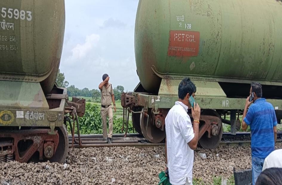 Train Derailment : अब मालदा में मालगाड़ी के पांच डिब्बे पटरी से उतरे, न्यू जलपाईगुड़ी और कटिहार के बीच रेल यातायात बाधित