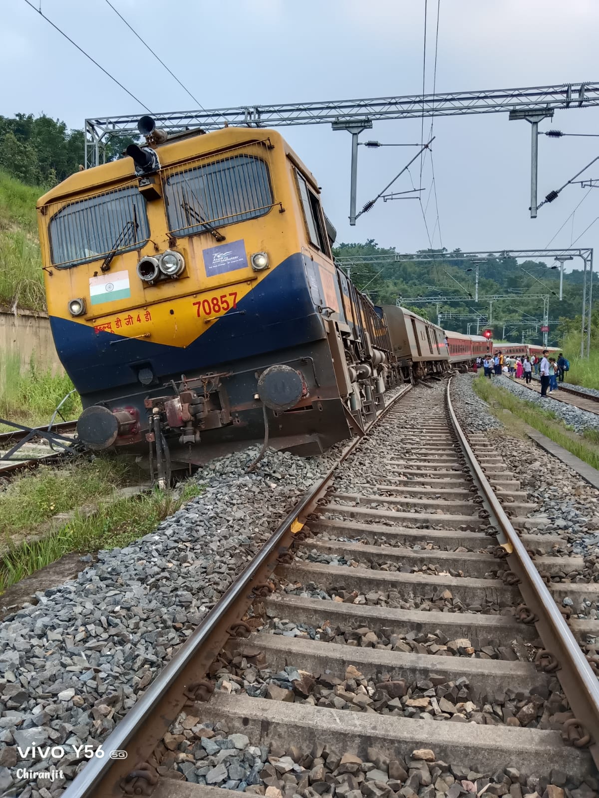 Agartala-LTT Express derailed : पहाड़ी सेक्शन में दिबालोंग के समीप इंजन समेत 08 डिब्बे पटरी से उतरे