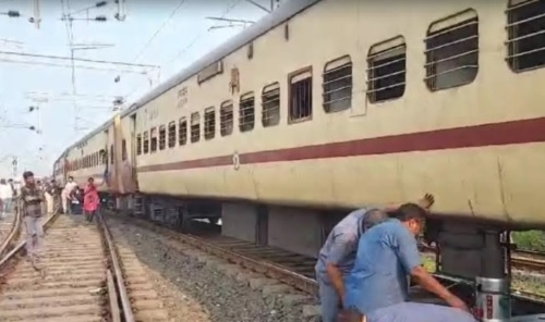 Shalimar Express Derail : नागपुर में दो डिब्बे पटरी से उतरे, मुंबई-हावड़ा मार्ग पर परिचालन प्रभावित