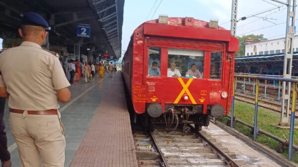 पूर्व मध्य रेलवे के महाप्रबंधक ने किया विंडो ट्रेनिंग निरीक्षण, रक्सौल में लोगों ने समस्याएं बतायी