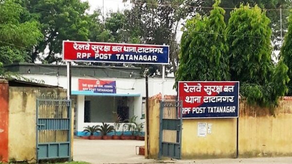 TATANAGAR में आरपीएफ के वसूली तंत्र को खंगालने कोलकाता से आयी आईवीजी की टीम, ... जाने क्या लगा हाथ