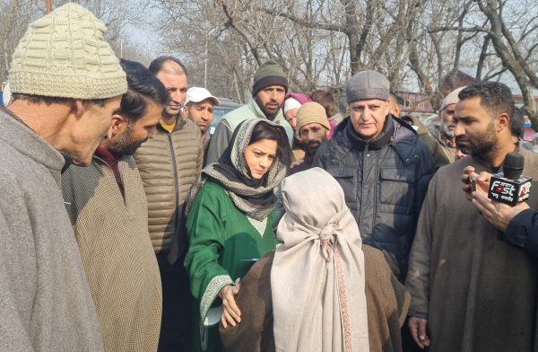 Kashmir : पीडीपी नेता इल्तिजा मुफ्ती ने बागों से गुजरने वाली प्रस्तावित रेलवे लाइन का किया विरोध