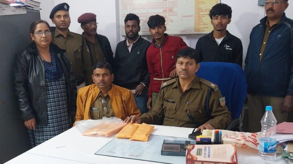 Tatanagar : पुलिस ने जाल बिछाया तो स्टेशन पर मोबाइल चोरियों का खुला राज, तीन पकड़ाये