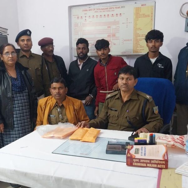 Tatanagar : पुलिस ने जाल बिछाया तो स्टेशन पर मोबाइल चोरियों का खुला राज, तीन पकड़ाये