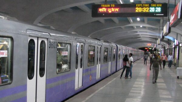 Kolkata Metro : आत्महत्याओं की राेकथाम के लिए अभियान तेज, यात्रियों की संदिग्ध गितिविधियों की सीसीटीवी से होगी निगरानी